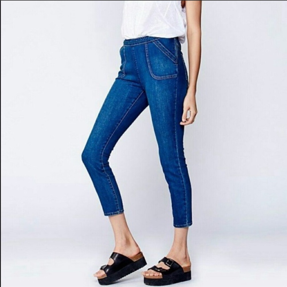 HP✨Free People Braided High Waisted Crop Jeans🌸